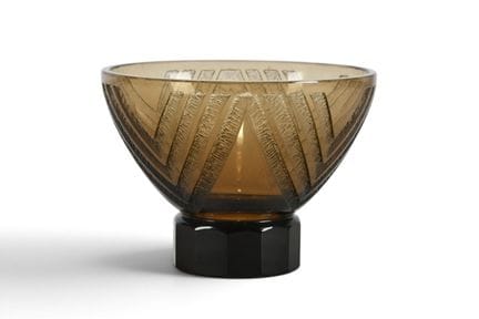 DAUM. Vase à décor de chevrons. H. 13.5 cm x l.17.