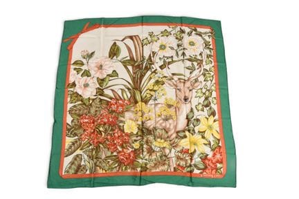 CHRISTIAN DIOR. Carré de soie à décor d'un cerf da