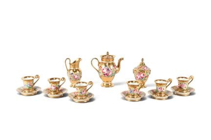PARIS, vers 1840. Service à café en porcelaine à d