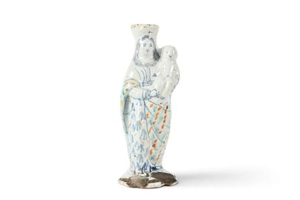 NEVERS vers 1800. Vierge d'accouchée en faïence. H