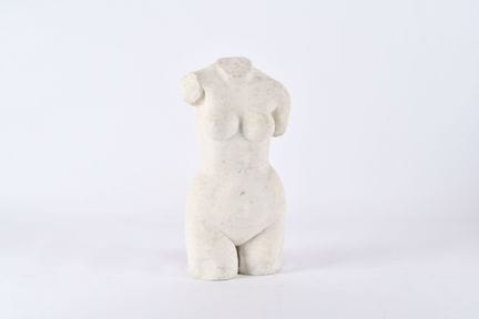 Gipsfigur „nackte Frau“. H. 49 cm (Riss im unteren