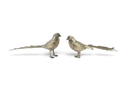 STATUETTES (deux) de table à sujet d'un couple de 