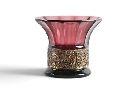 WALTHER. Vase en cristal à fond mauve et frise en 