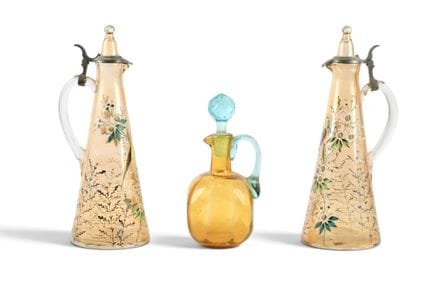 CARAFES (paire de) coniques à liqueur en verre à d
