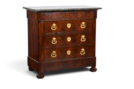 COMMODE en acajou et placage d'acajou flammé, elle