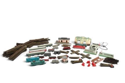 JOUEF. Train HO avec locomotives, wagon, rails et 