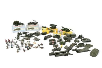 DINKY TOYS / DINKY SUPERTOYS. Ensemble de véhicule