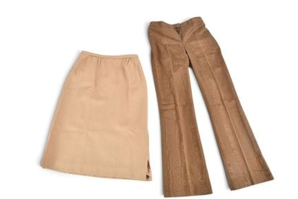 GUY LAROCHE, Diffusion. Jupe crillon beige, étique