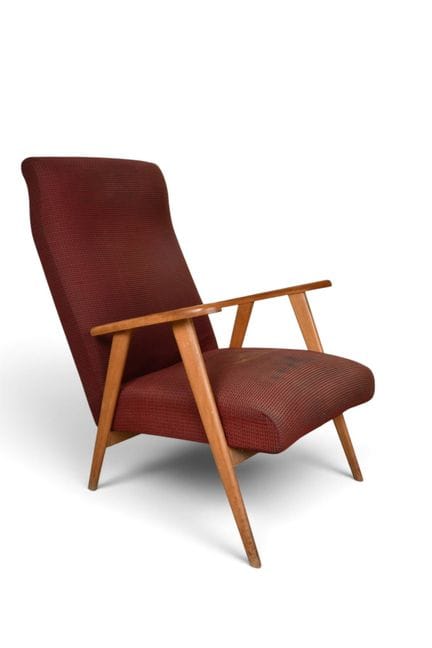 FAUTEUIL en hêtre vers 1960 (usagé, recouvrir). H.