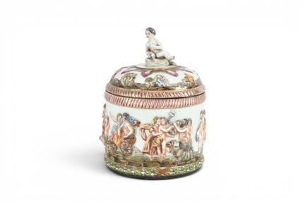 CAPPODIMONTE. Pot couvert cylindrique en porcelain