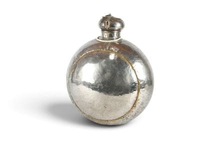 GOURDE (grande) en métal argenté, travail indien. 