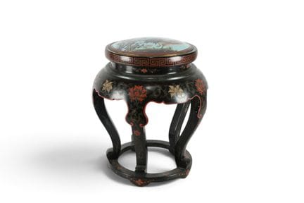 CHINE XXème. Tabouret ou sellette en bois sculpté 