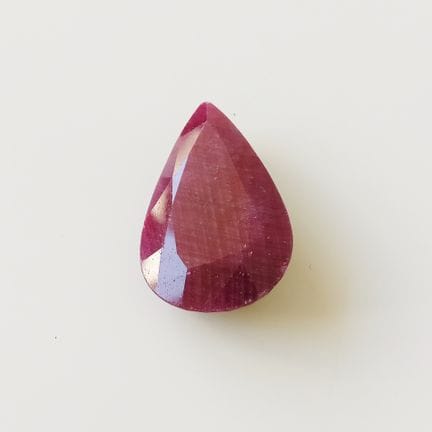 Piedra preciosa «Gemstone 2» - Rubí

Color: Rojo v