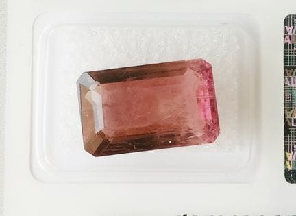 Piedra preciosa «Gemstone 2» - Turmalina

Color: R