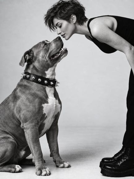 Gordon Black - Né en 1980 - Kiss dog - Photographe