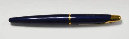 Dunhill AD 2000.
1 fountain pen made of blue resin