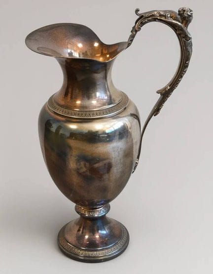 Silberne Kanne (925°, Minerva-Punzierung)
Henkel m