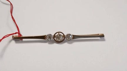Broche baguette en or jaune (18kt 750°)
sertie de 