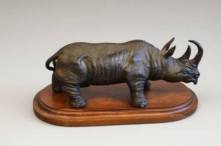 Nashorn aus Bronze
29 x 11 cm.