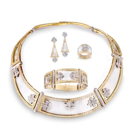 Geometric-patterned set, consisting of a semi-rigi