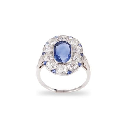 BAGUE en platine avec un saphir ovale pesant envir
