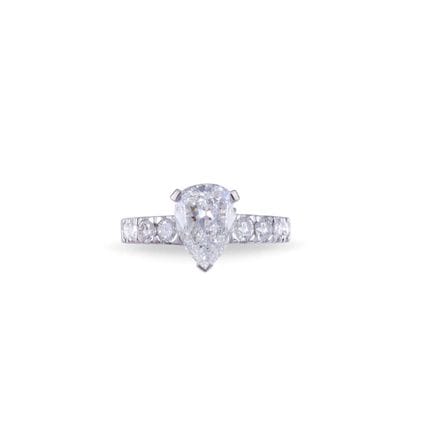 ANILLO de oro blanco de 18 quilates, adornado con 