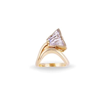ANILLO de oro amarillo de 18 quilates con un diama