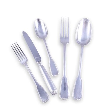 一套12人份的800/1000纯银餐具，共75件，柄部饰有卷曲纹样，总重约3,400克（不含含钢部件