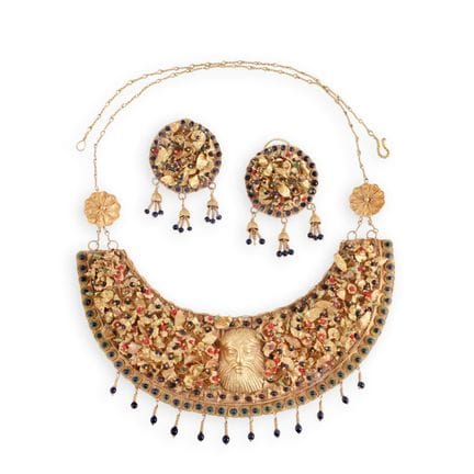 PARURE in oro a titolo alto con smalti e paste vit