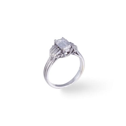 BAGUE en or blanc 18 carats, ornée d'un diamant re