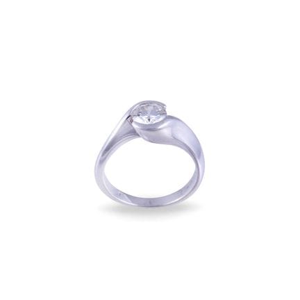 BAGUE en or blanc 18 carats sertie d'un brillant d