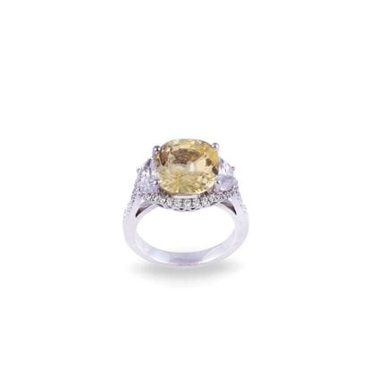 * ANILLO de oro blanco de 18 quilates con un corin