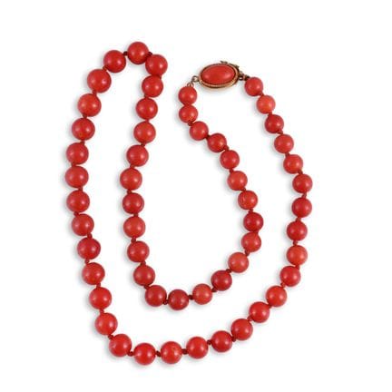 ~ COLLANA a un filo di sfere di corallo poste in l