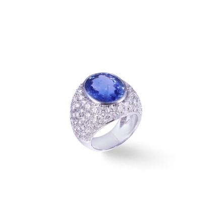 * ANILLO tipo banda, de oro blanco de 18 quilates,