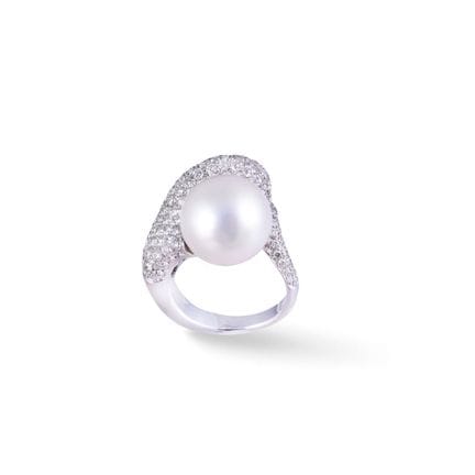 * Anillo «contrarié» de oro blanco de 18 quilates 