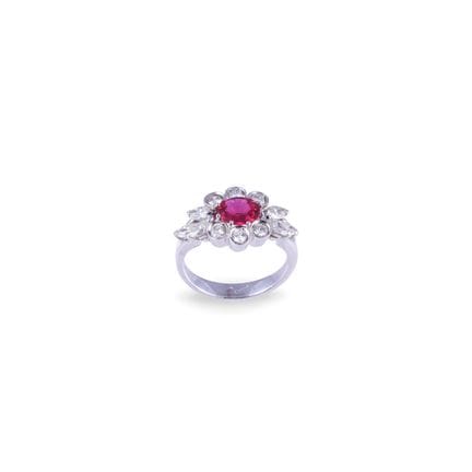 * BAGUE en or blanc 18 carats, ornée d’un rubis ov