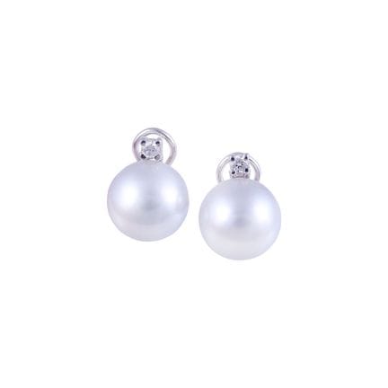 * ORECCHINI in oro bianco 18Kt, ciascuno con perla