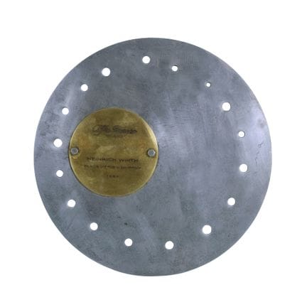 DISCUS, 1964 LUCIO FONTANA Métal, 27 × 27 cm Signa