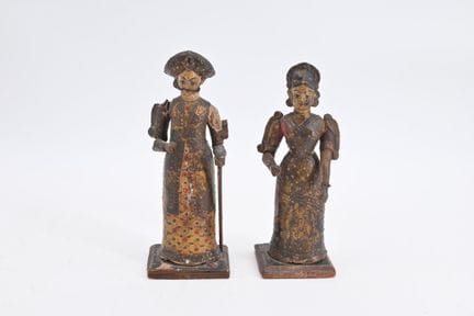 Estatuillas de madera policromada, pareja de digna