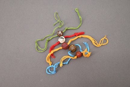 Lote de cinco cordones para colgar colgantes. 
Chi