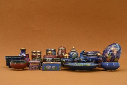 Conjunto de veinte pequeños objetos de aleación de