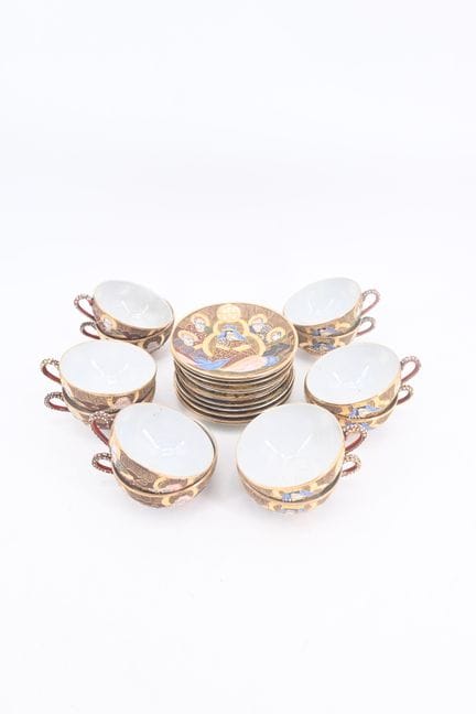 Juego de vajilla de porcelana con decoración polic