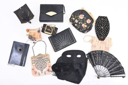 Una piccola borsa con perline del 1920 circa in bu
