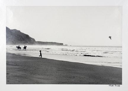 Elliott Erwitt. Ragazzo di Stinson Beach con aquil
