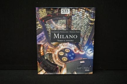 艺术画册——《MILANO》——《VERSO IL FUTURO》——SASSI版