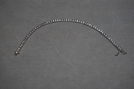 Exquisite bracelet—18-karat white gold with 59 bri