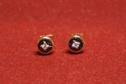 2 modern stud earrings—18-karat yellow gold—set wi