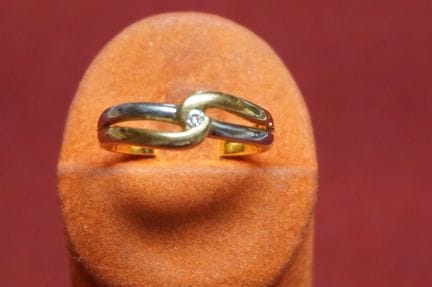 solitaire - 18-karat yellow and white gold - with 