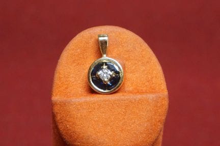 modern pendant - 18-karat yellow gold - with 1 bri