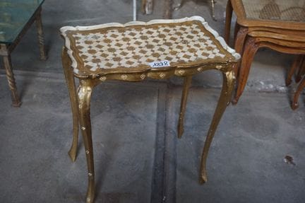Table d'appoint florentine en bois doré - H : 60 c